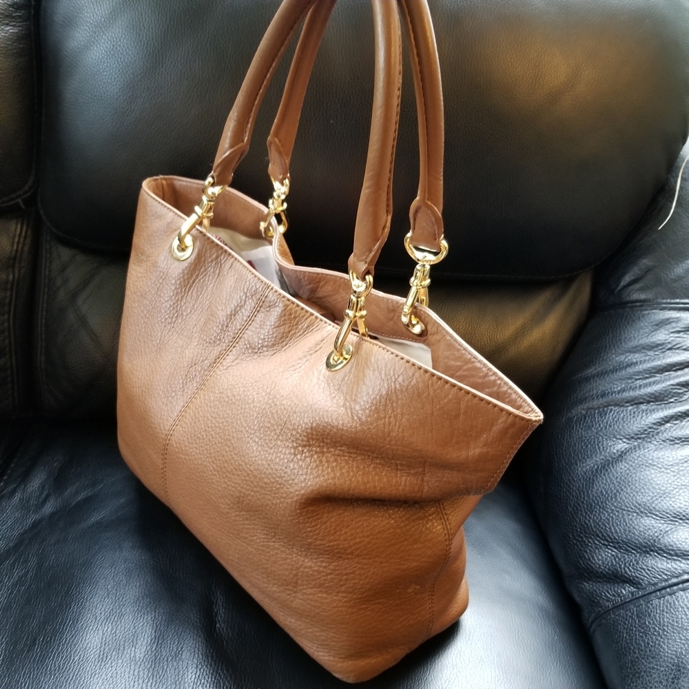 Camel Pebbled Leather Rolled Handle Shoulder bag - Picture 9 of 16